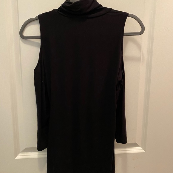 Black, Cold Shoulder, Turtle Neck Top - Picture 3 of 4